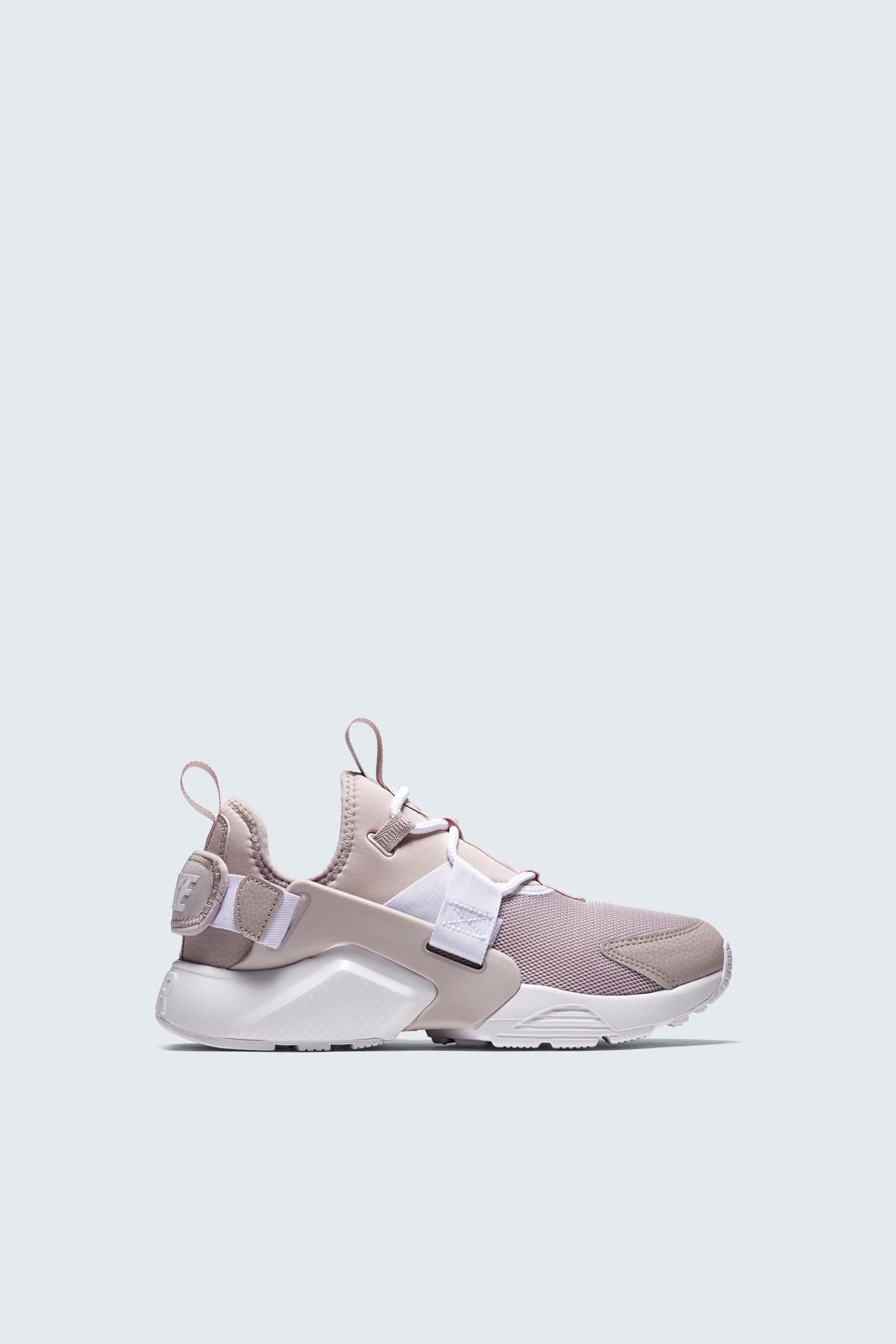 Lyst - Nike Air Huarache City Low Nike. Women's Air Huarache ...