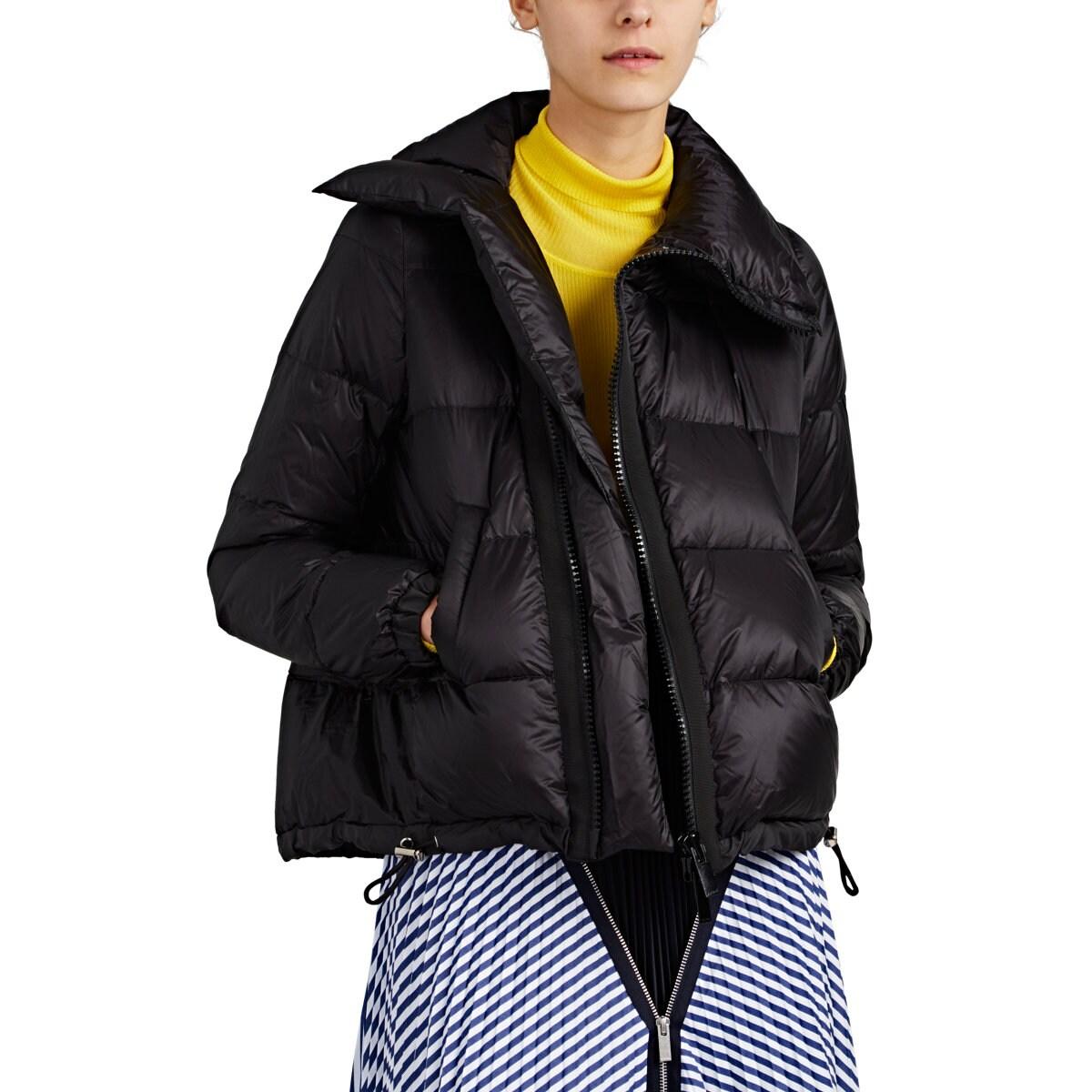 Sacai Synthetic Down Short Puffer Jacket in Black - Lyst