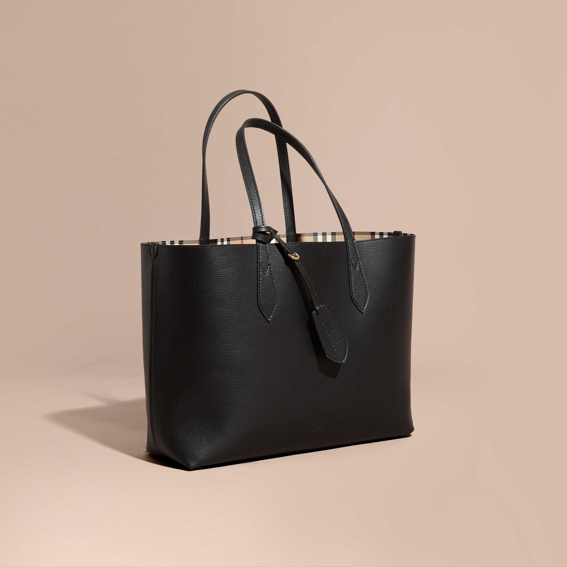 Burberry The Medium Reversible Tote In Haymarket Check And Leather Black in Black | Lyst