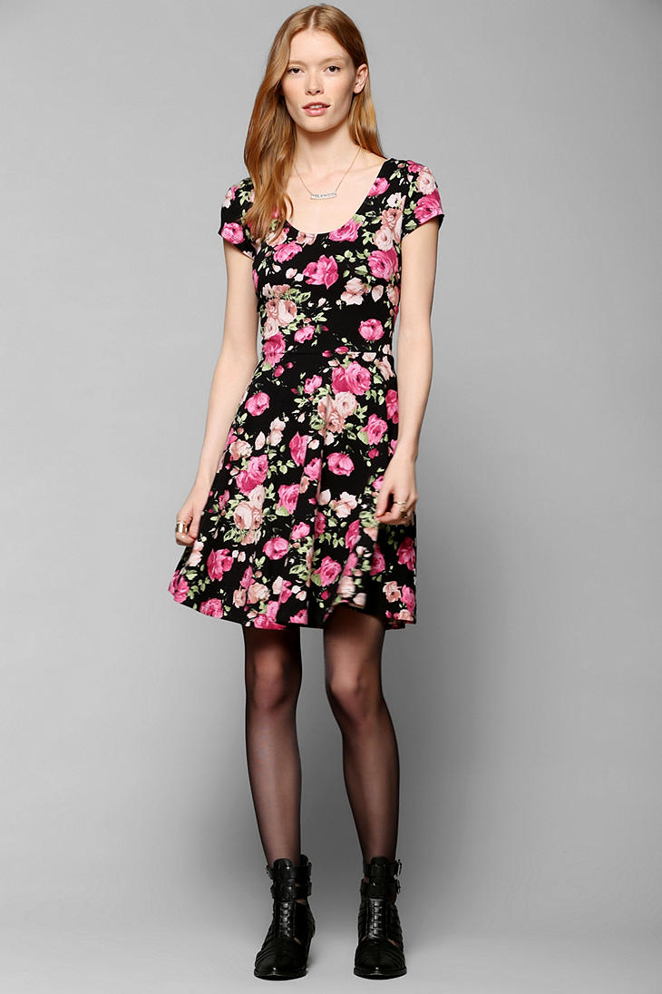 Lyst - Urban Outfitters Kimchi Blue Knit Floral Skater Dress in Black