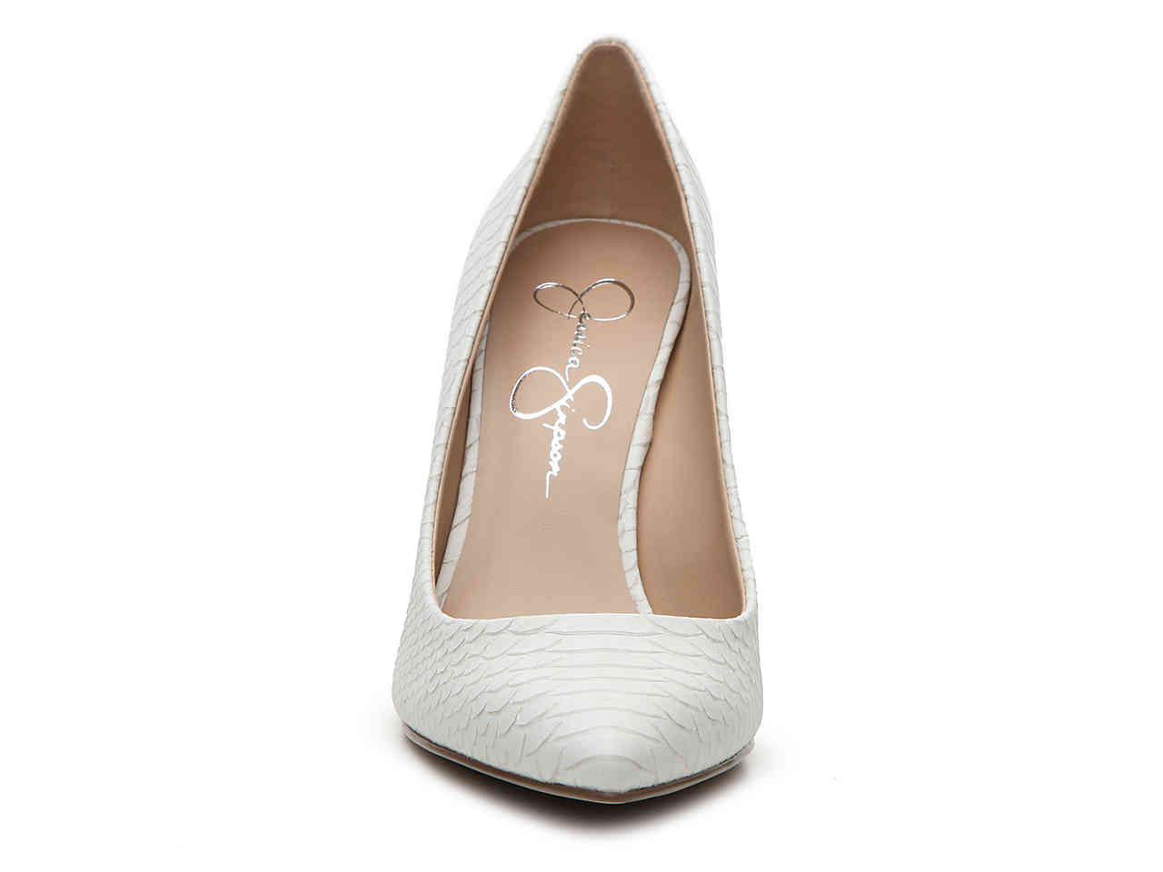 jessica simpson levin pump