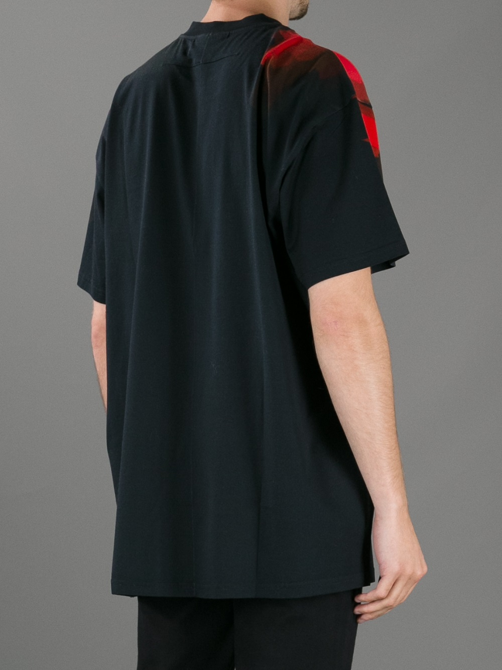black shirt streetwear