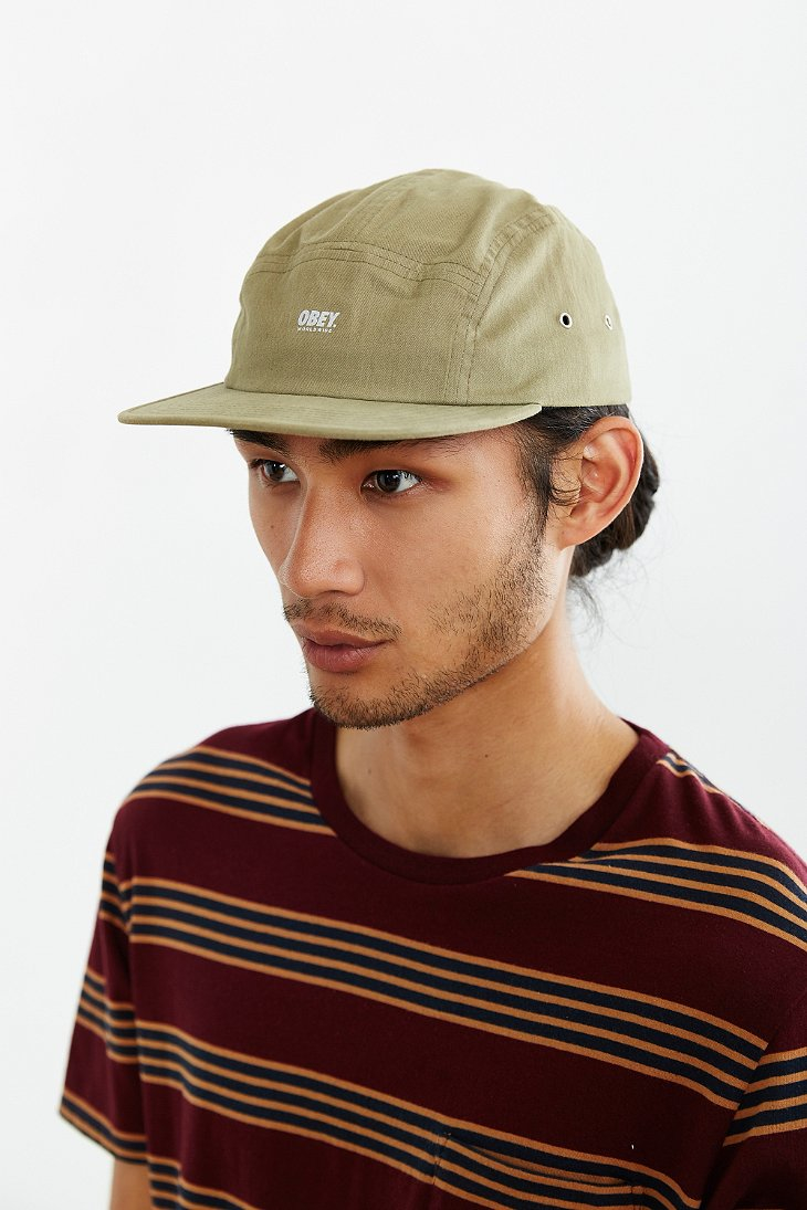 Qual é a do boné colocado só no topo da cabeça? : brasil