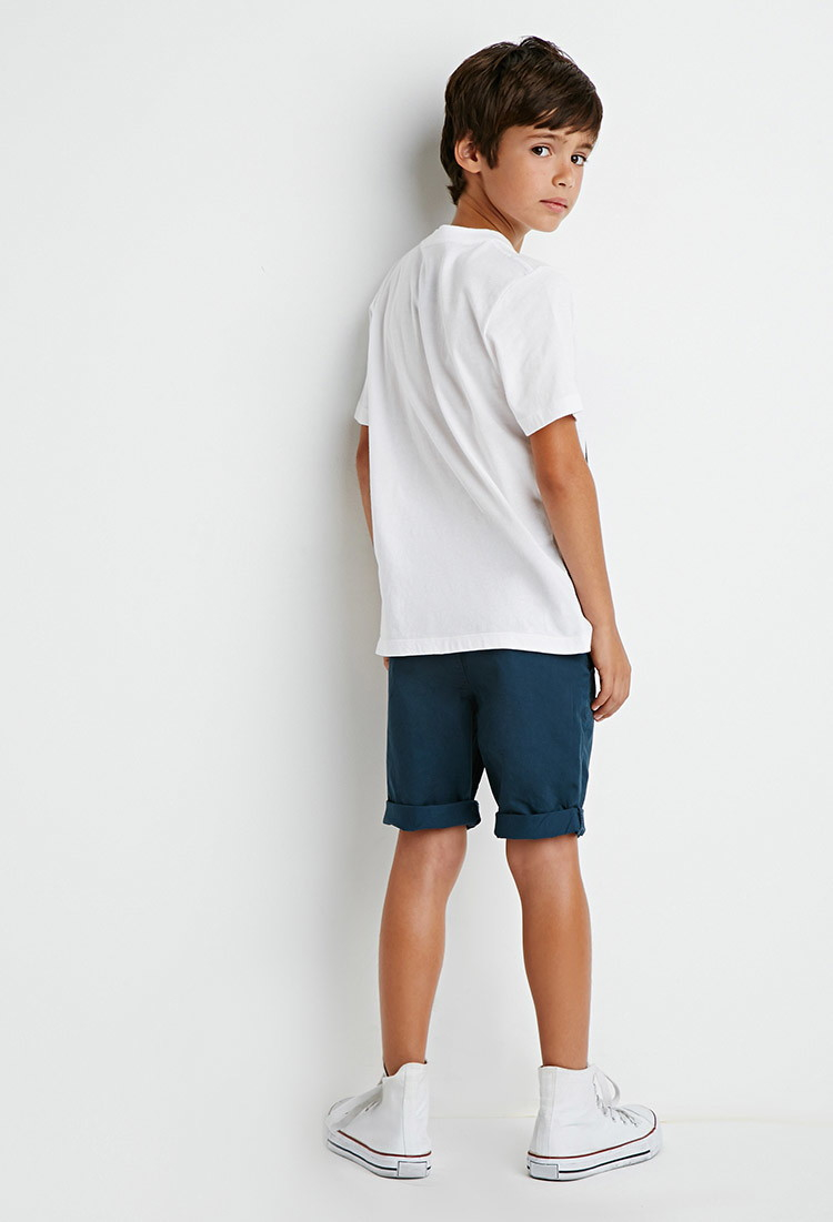 Boys wearing shorts. Мальчики в шортах фотомодели. Ягодицы мальчиков моделей. Мальчик Лукас в шортах. Мальчик модель Лукас в шортах.