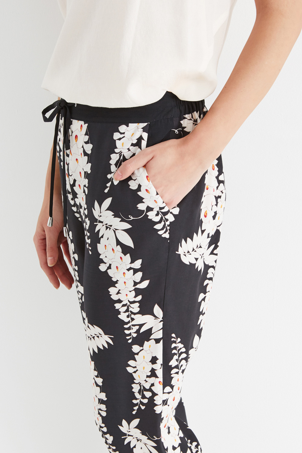 Lyst - Oasis Relaxed Oriental Trousers in Black