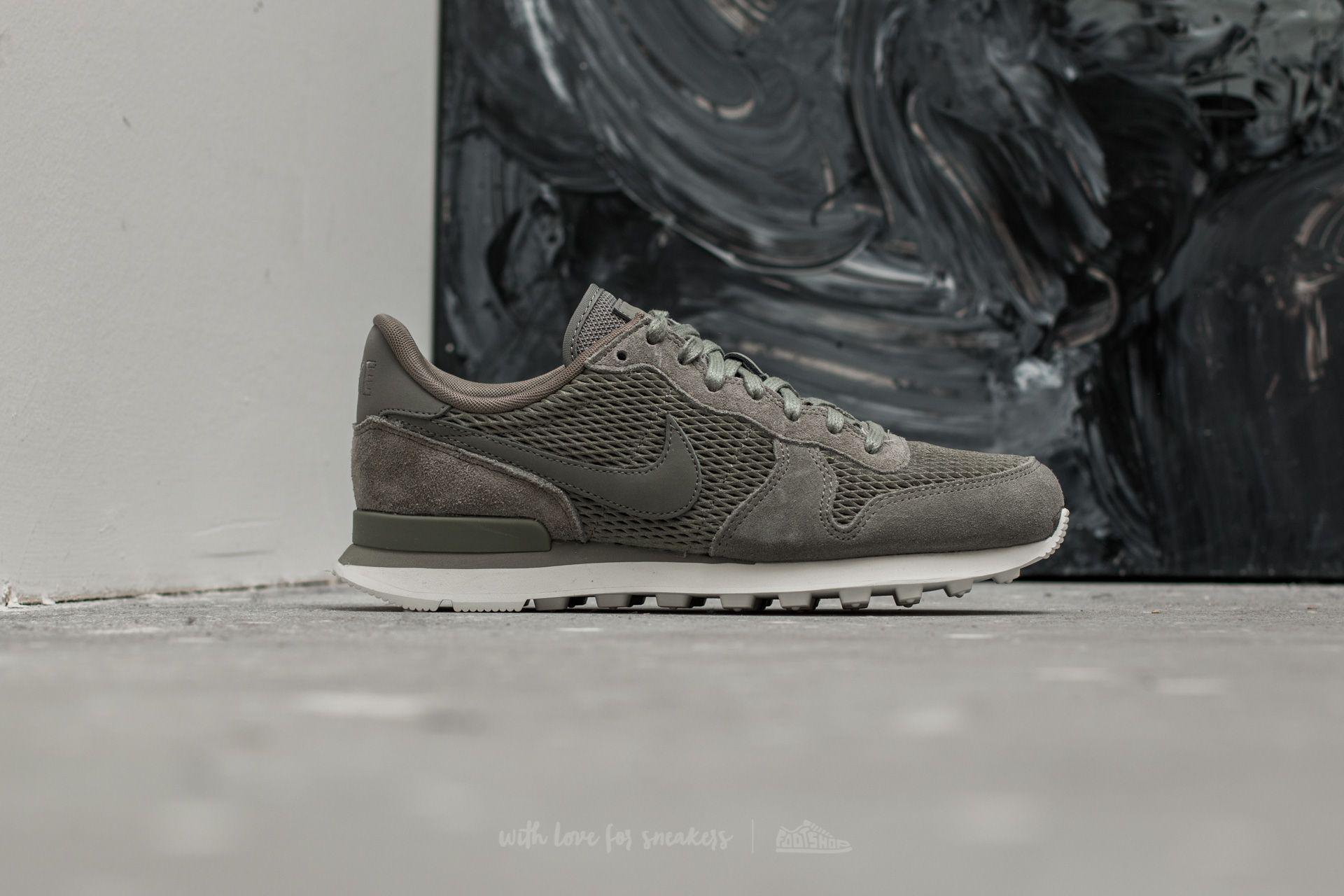 nike internationalist dark stucco sail nike internationalist dark stucco sail
