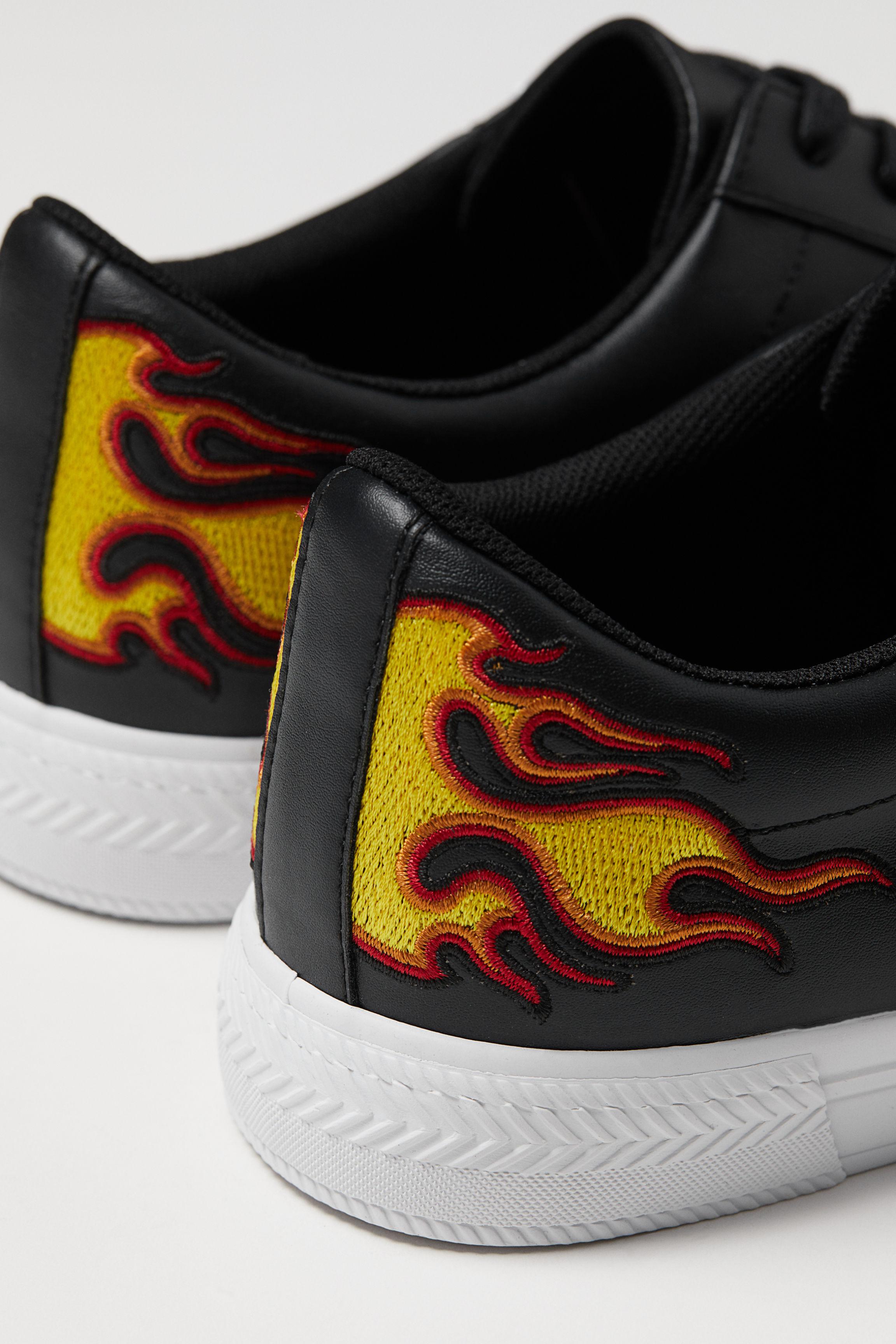h&m fully fashioned sneakers