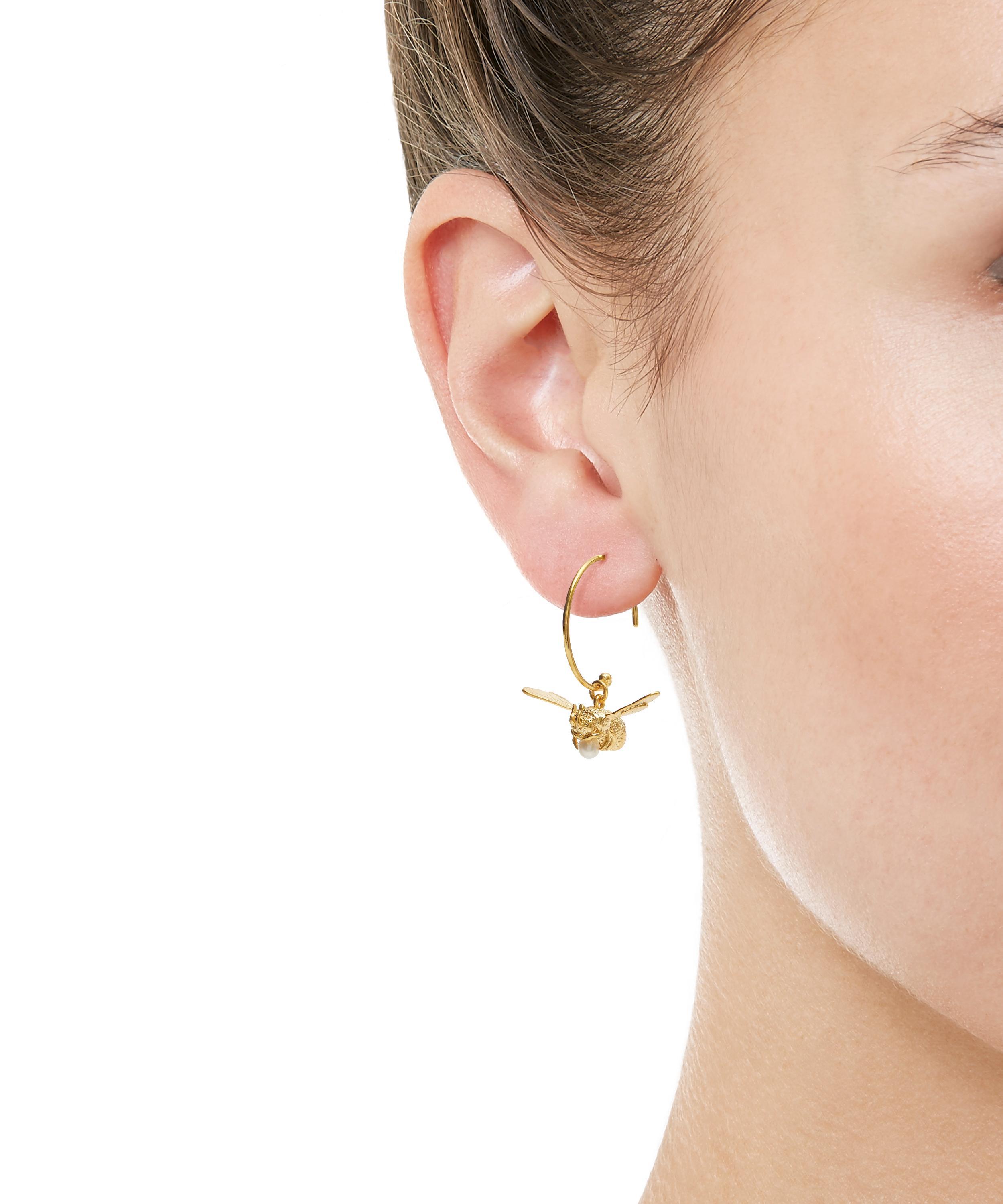 Lyst Alex Monroe Gold Plated Flying Bee Pearl Hoop Earrings In Lyst Alex Monroe Gold Plated Flying Bee Pearl Hoop Earrings In Metallic