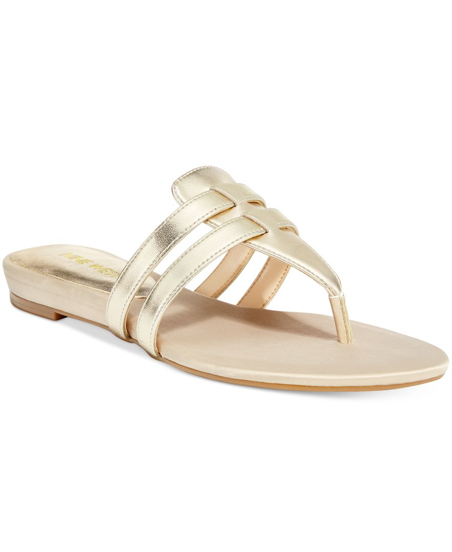 Nine west Outside Thong Sandals in Metallic | Lyst