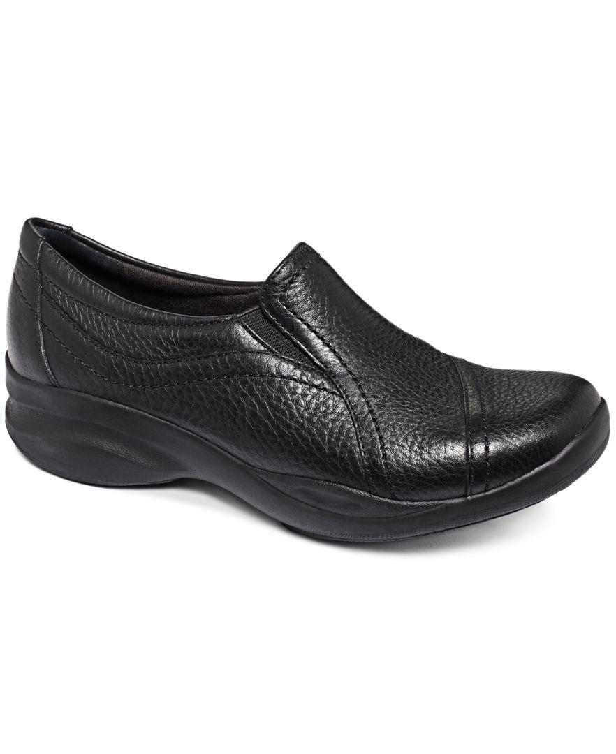 Clarks Collection Women's In Motion Kick Walking Shoes in Black | Lyst