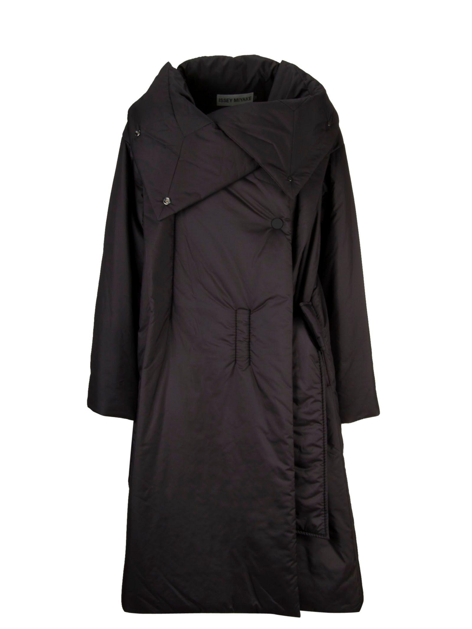 Issey Miyake Black Polyester Coat in Black - Lyst