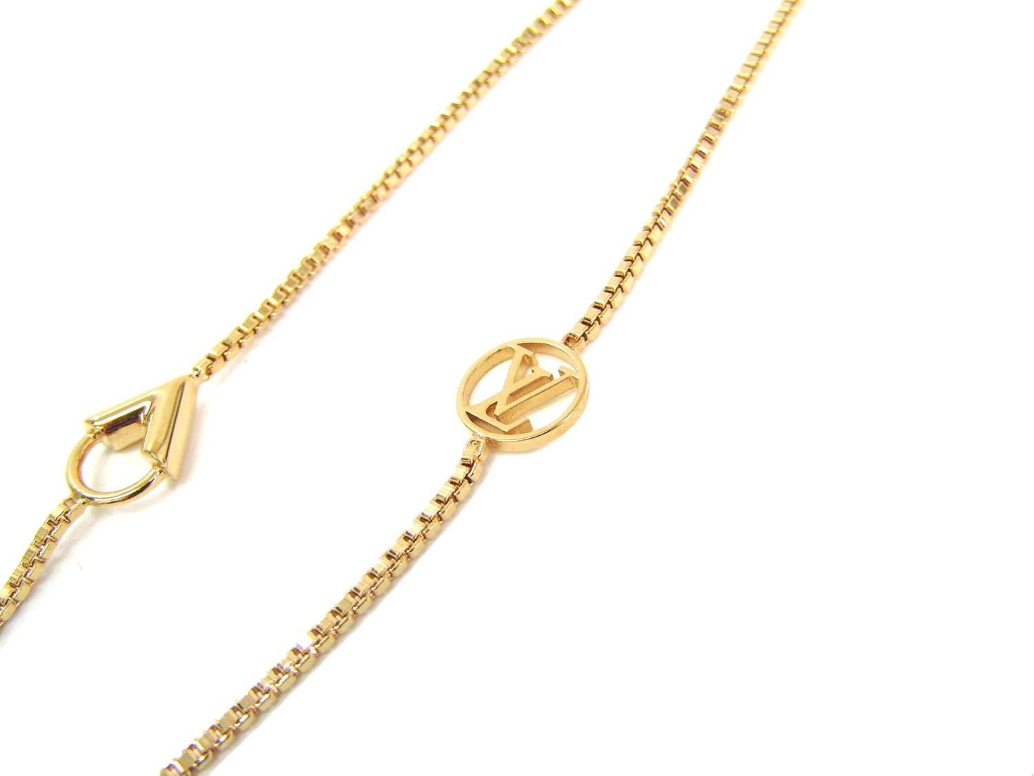 Louis Vuitton Essential V Long Necklace in Metallic - Lyst