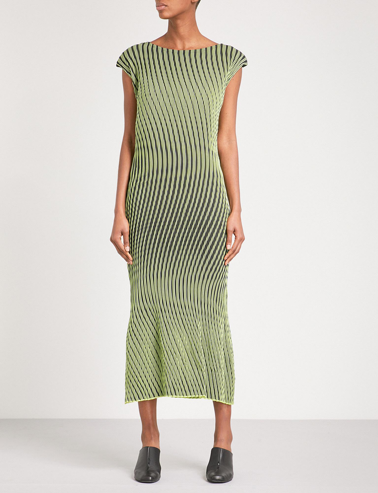 Lyst Issey Miyake Plasma Pleated Midi Dress In Green Gallery