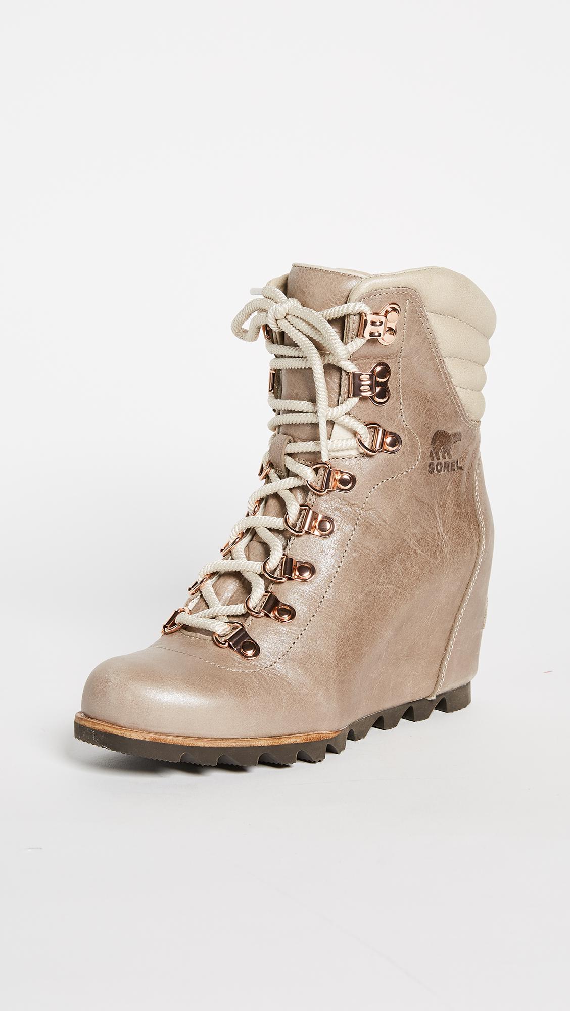 sorel women's conquest wedge booties