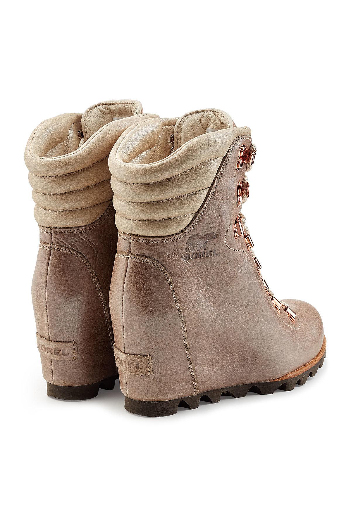 sorel women's conquest wedge booties
