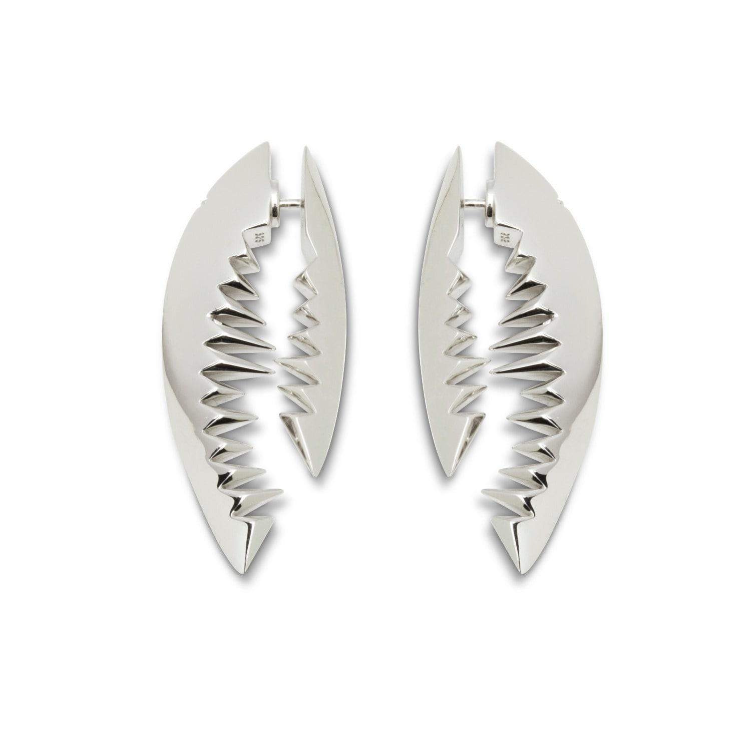 Kasun Shark Bite Silver Earrings in Metallic - Lyst
